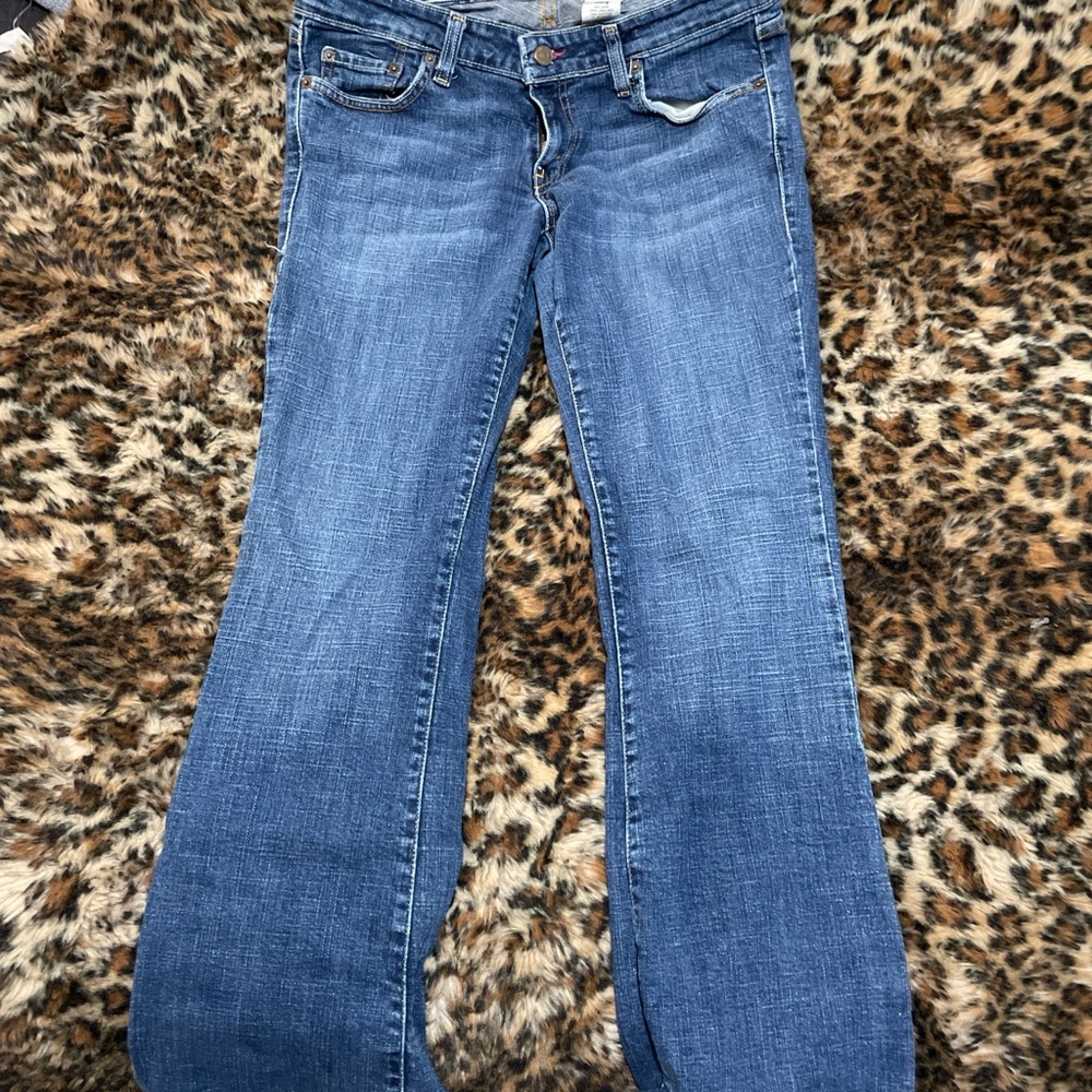 Levi's Women's Flare Jeans in Classic Blue